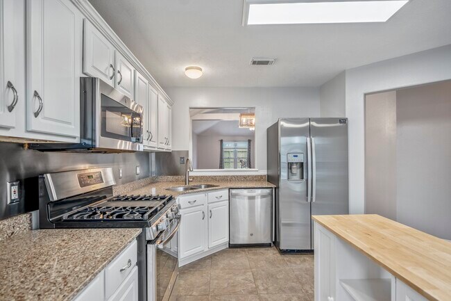 Foto del edificio - 2923 Goldspring Ln