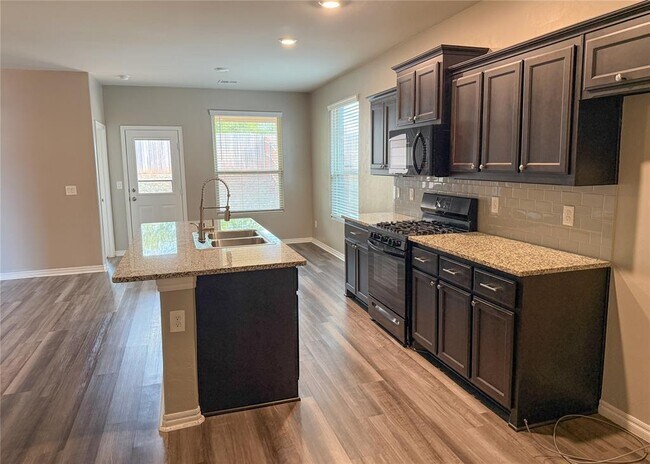 Foto del edificio - 14812 Turner Fls Rd