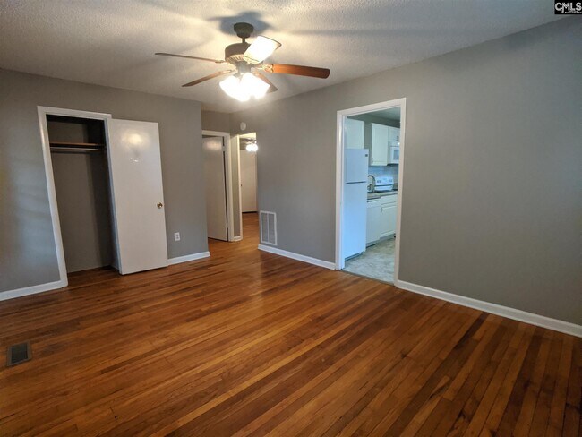 Building Photo - 318 S Kilbourne Rd