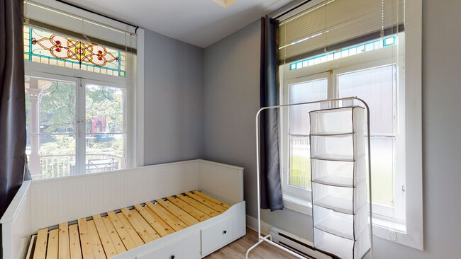 Building Photo - Laurier Apartments