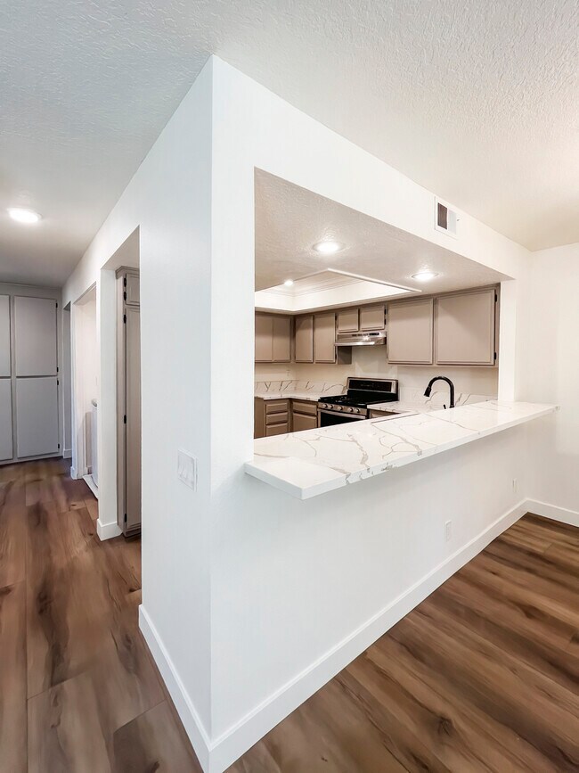 Building Photo - 25593 Mont Pointe