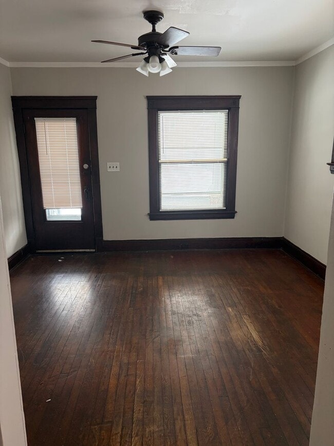 Building Photo - 2 BR West Side