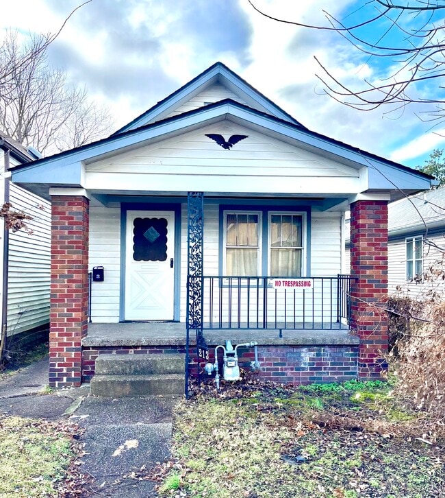 Building Photo - 213 E Oregon St