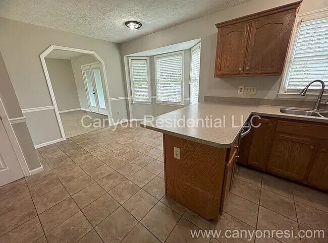 Building Photo - 5216 Ballentine St