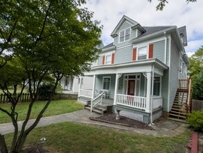 Building Photo - 1411 Clarke Ave SW