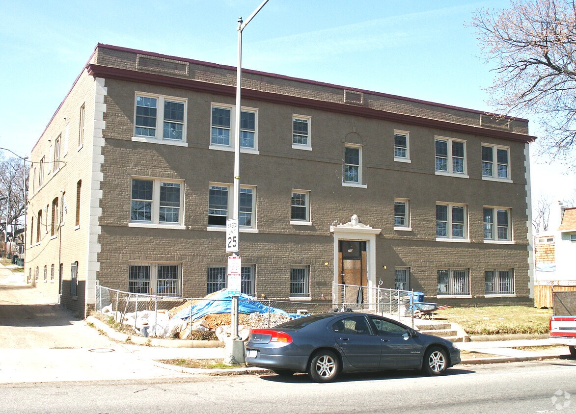 Building Photo - 410 15th St NE