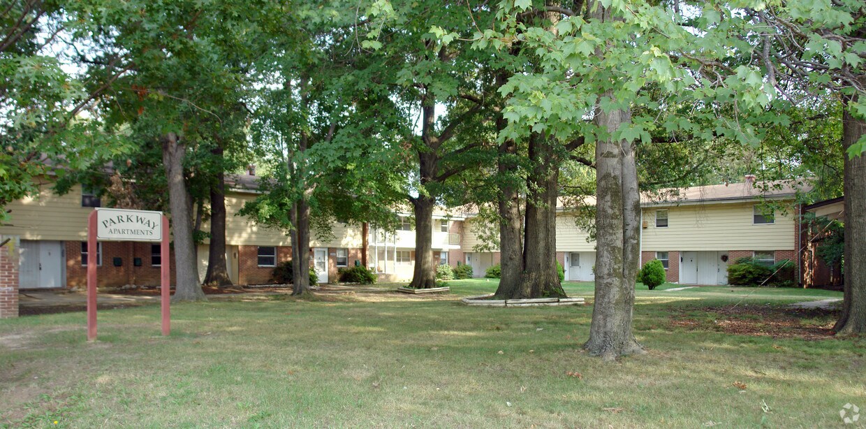 Primary Photo - 2620 E Northern Pky