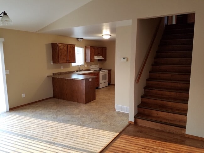 Building Photo - 1260 Crown Ct