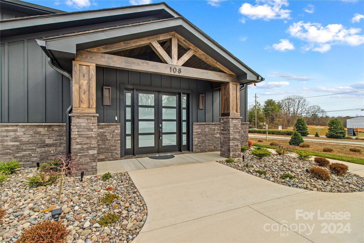 Foto principal - 108 Pine Meadow Ln
