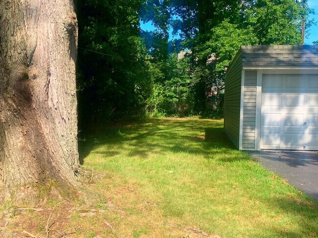 Building Photo - 3 br, 2 bath House - 937 Montford Road
