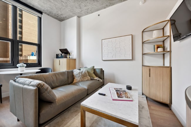 Building Photo - 220 W Institute Pl