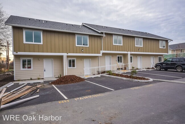 Building Photo - 2 br, 1 bath House - 330 NE 7th Ave #2