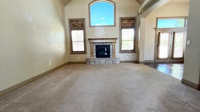 Building Photo - 14322 S Fox Creek Dr
