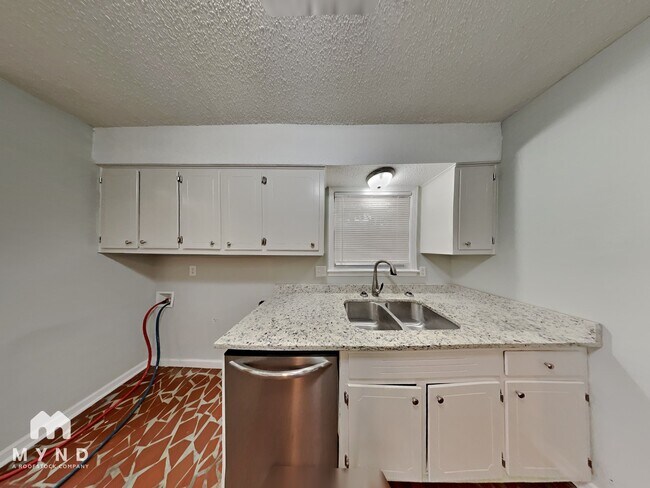 Foto del edificio - 2154 Ashland Dr