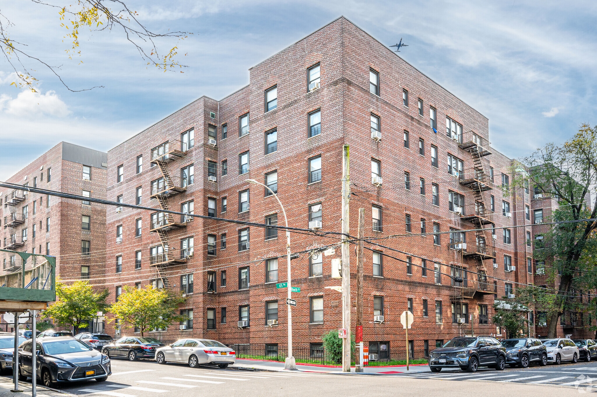 Commonwealth Apartments