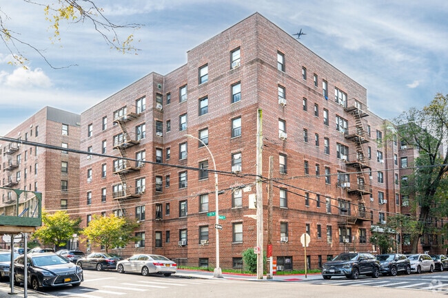 Commonwealth Apartments