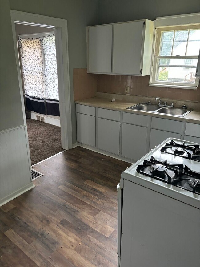 Foto del edificio - Akron Single Home