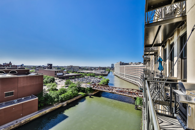 Balcony view - 758 N Larrabee St