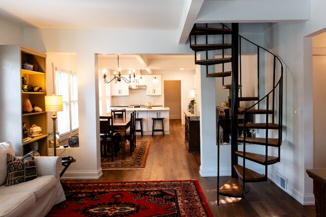 Foto del edificio - 282 E Woodland Rd