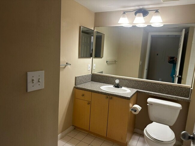 Foto del edificio - 1 bedroom, 1 bath condo