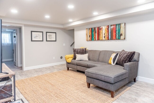 Foto del edificio - BRAND NEW REMODEL