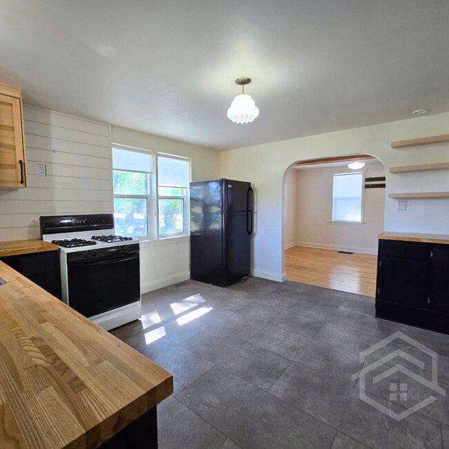 Photo du bâtiment - 2-Bedroom Available in Tillsonburg!!