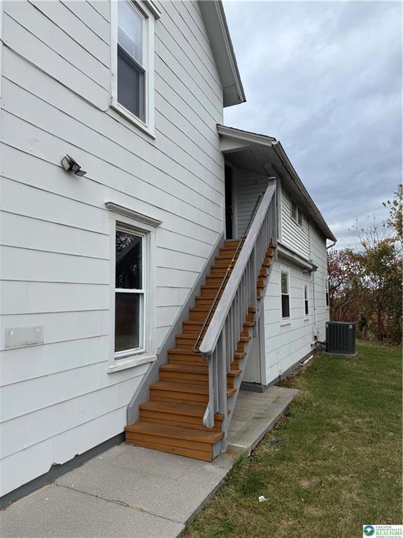 Building Photo - 637 5th St