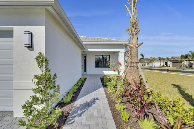 Building Photo - 11567 SW Oceanfront Ct