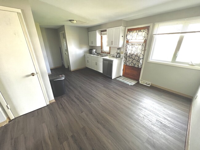 Building Photo - 119 E Summerset Ln