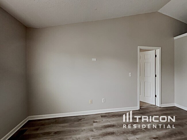Building Photo - 226 Thorn Thicket Way