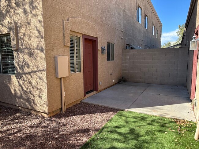 Foto del edificio - 2834 E Tracy Ln