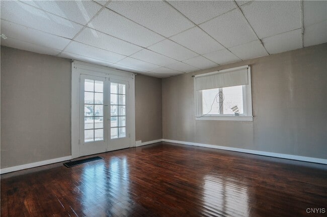 Building Photo - 38 Elm St