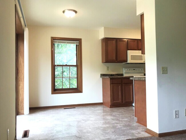 Dining Area - 2970 Cimarron Trl