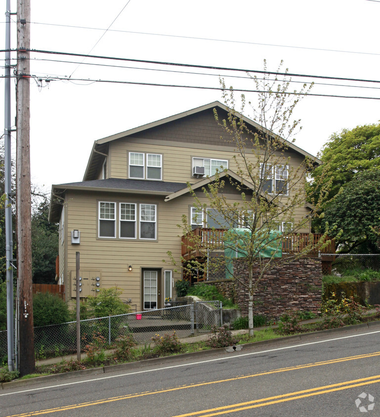 Primary Photo - 1104 Washington St