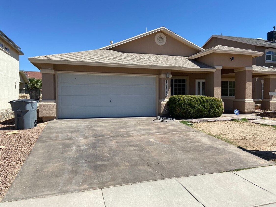 Primary Photo - Eastside home for rent in The Tierras