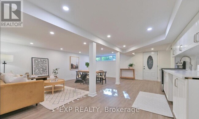 Building Photo - 421 Browndale Crescent