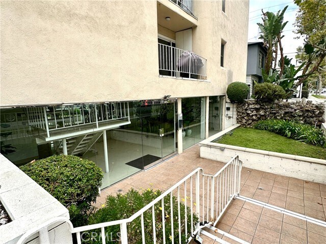 Building Photo - 423 Rexford Dr