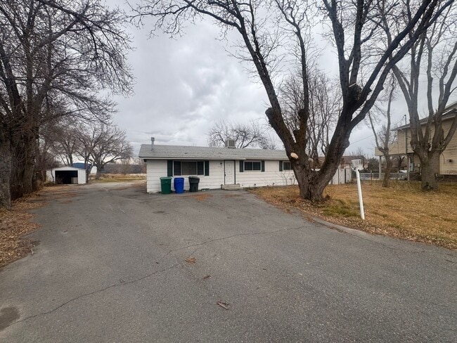 Building Photo - Main Level Living in West Jordan!