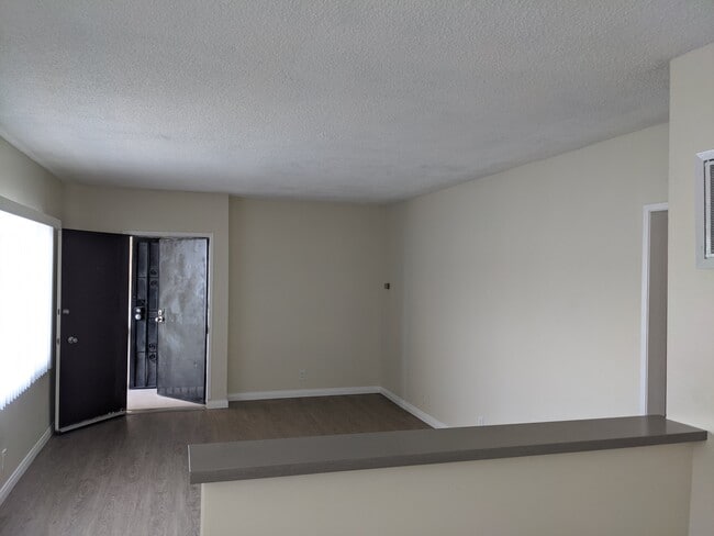 Building Photo - 306 E Hyde Park Blvd