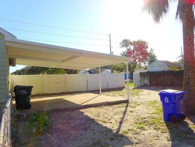 Building Photo - HUGE 1BR/1BA Lakeland Home NO APPLICATION ...
