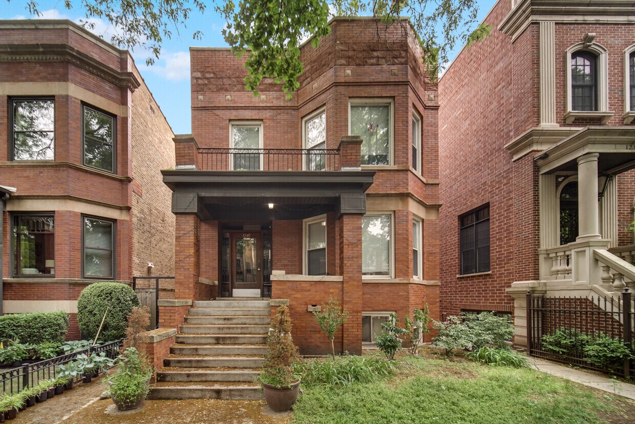 Foto principal - 1240 W Cornelia Ave