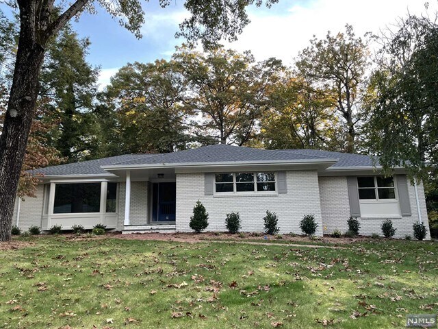 Primary Photo - 40 Berkshire Pl