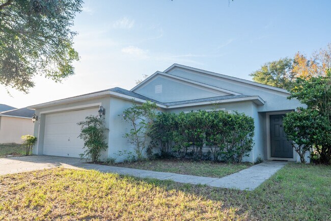 Building Photo - 3/2~Ridge Valley ~ Save with Solar!