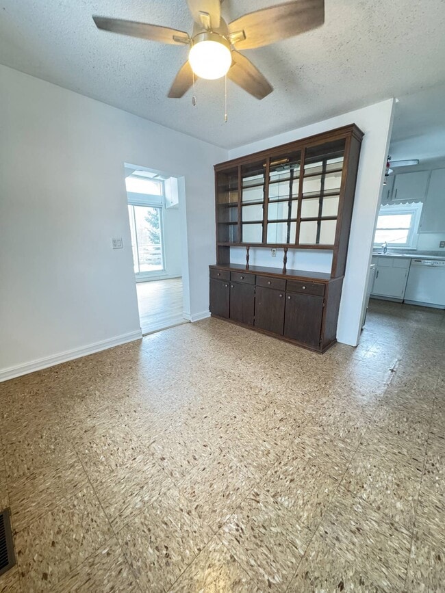 Building Photo - 273 Moffat St