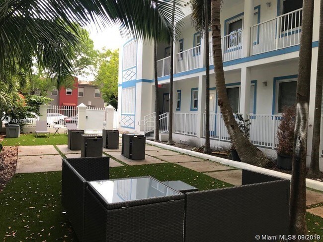 Foto del edificio - 245 NE 33th St  PH1 Miami Fl 33137