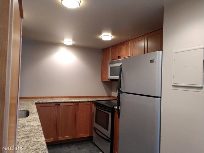 Foto del edificio - 2 br, 1 bath Condo - 11015 Lake Ave. 3 Unit 3