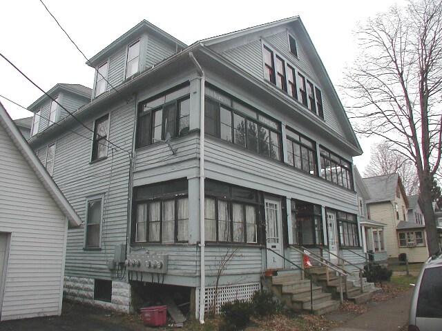 Foto principal - 740 N Cottage St