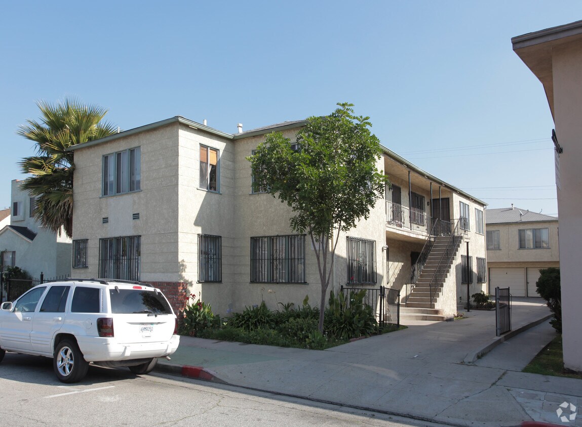 Primary Photo - 7002 Templeton St