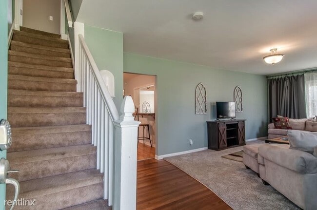 Building Photo - 3 br, 2 bath House - 916 Blue Ridge Dr