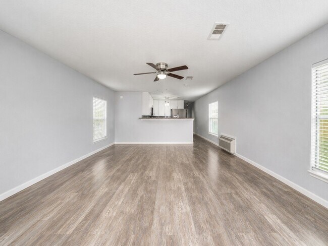 Foto del edificio - 6317 Heards Ln